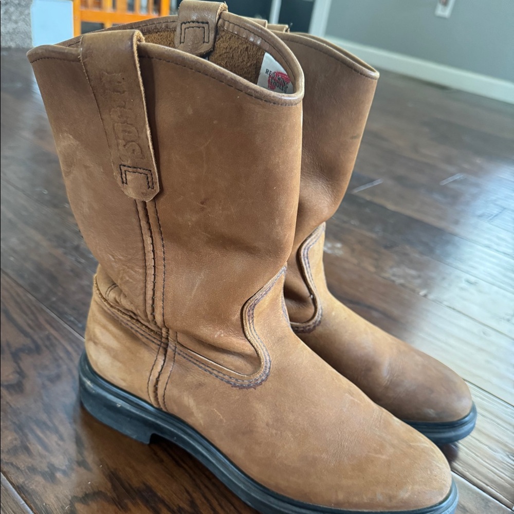 Red Wing Boots size 9.5D Style 1105 MEN'S BOOTS